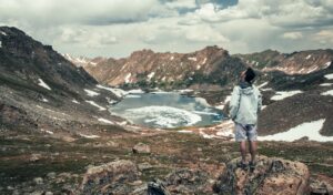 Photo Backpacker exploring