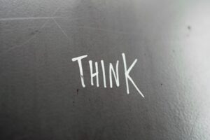 Photo "How to improve your critical thinking and make better decisions"